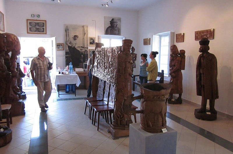 Asztalos Johák fafaragó művész kiállítása