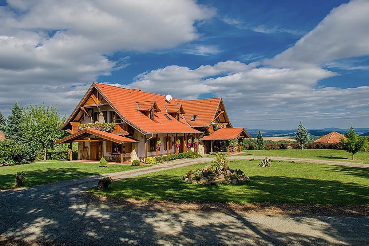 Főépület - Hanga vendégház 01