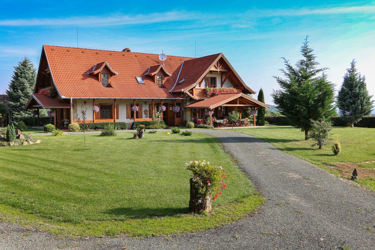 Főépület - Hanga vendégház 02