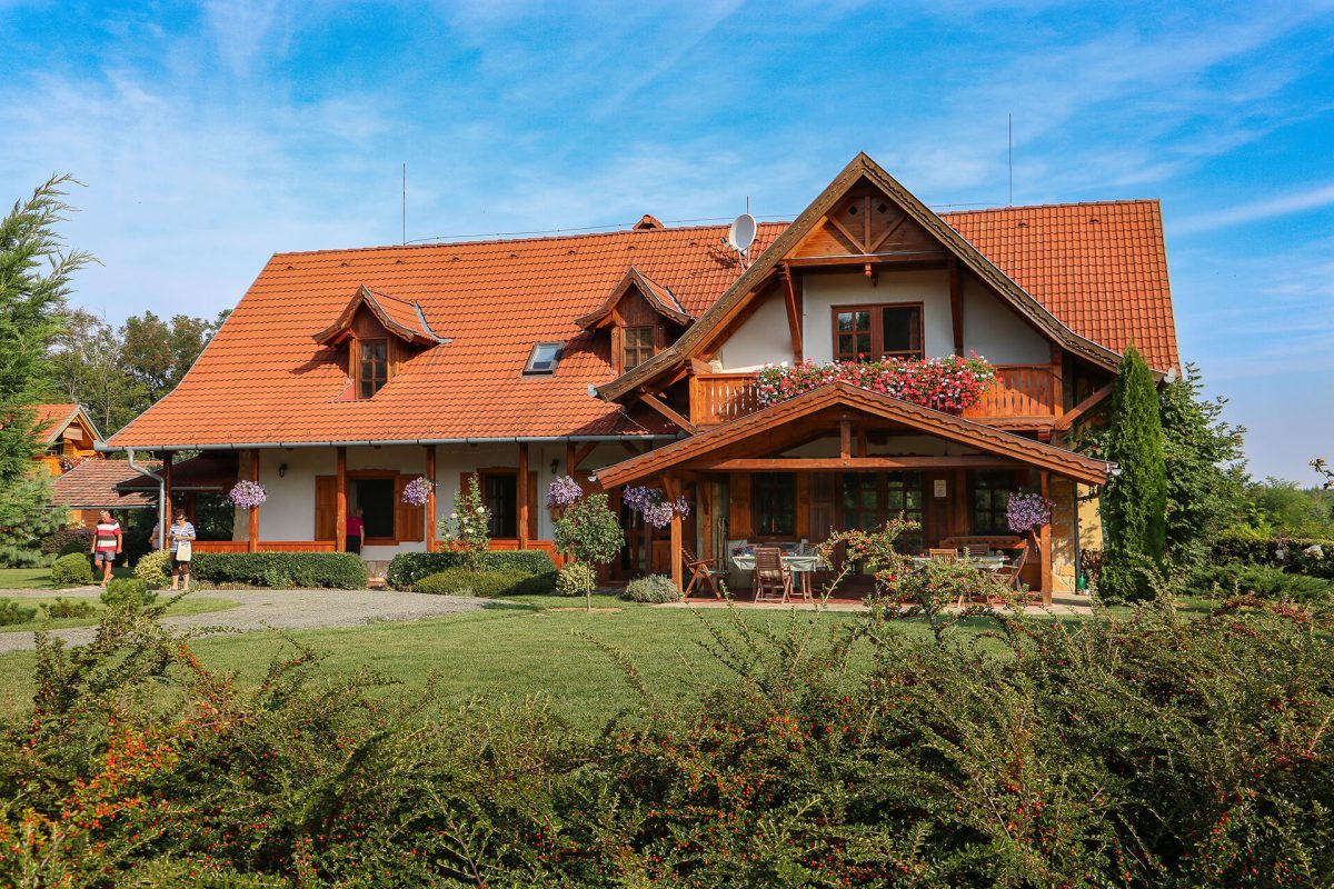 Főépület - Hanga vendégház 05