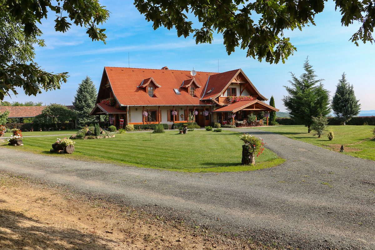 Főépület - Hanga vendégház 10