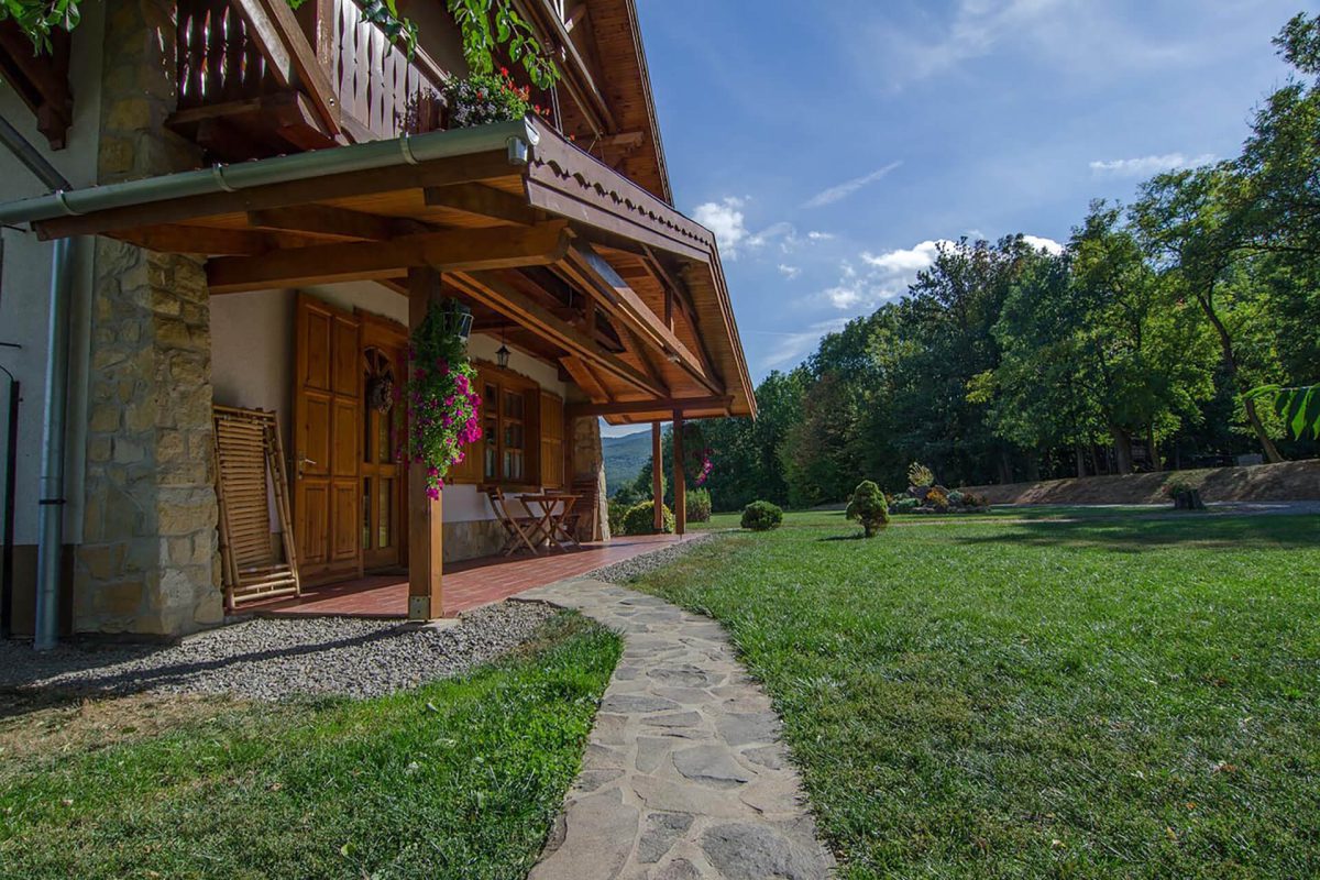 Főépület - Hanga vendégház 11